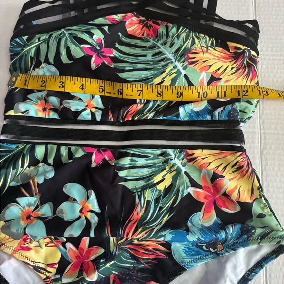 Size small tropical one piece swim suit - Picture 4 of 7